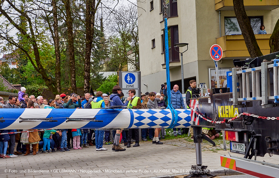 01.05.2023 - Maibaumaufstellung in Berg am Laim